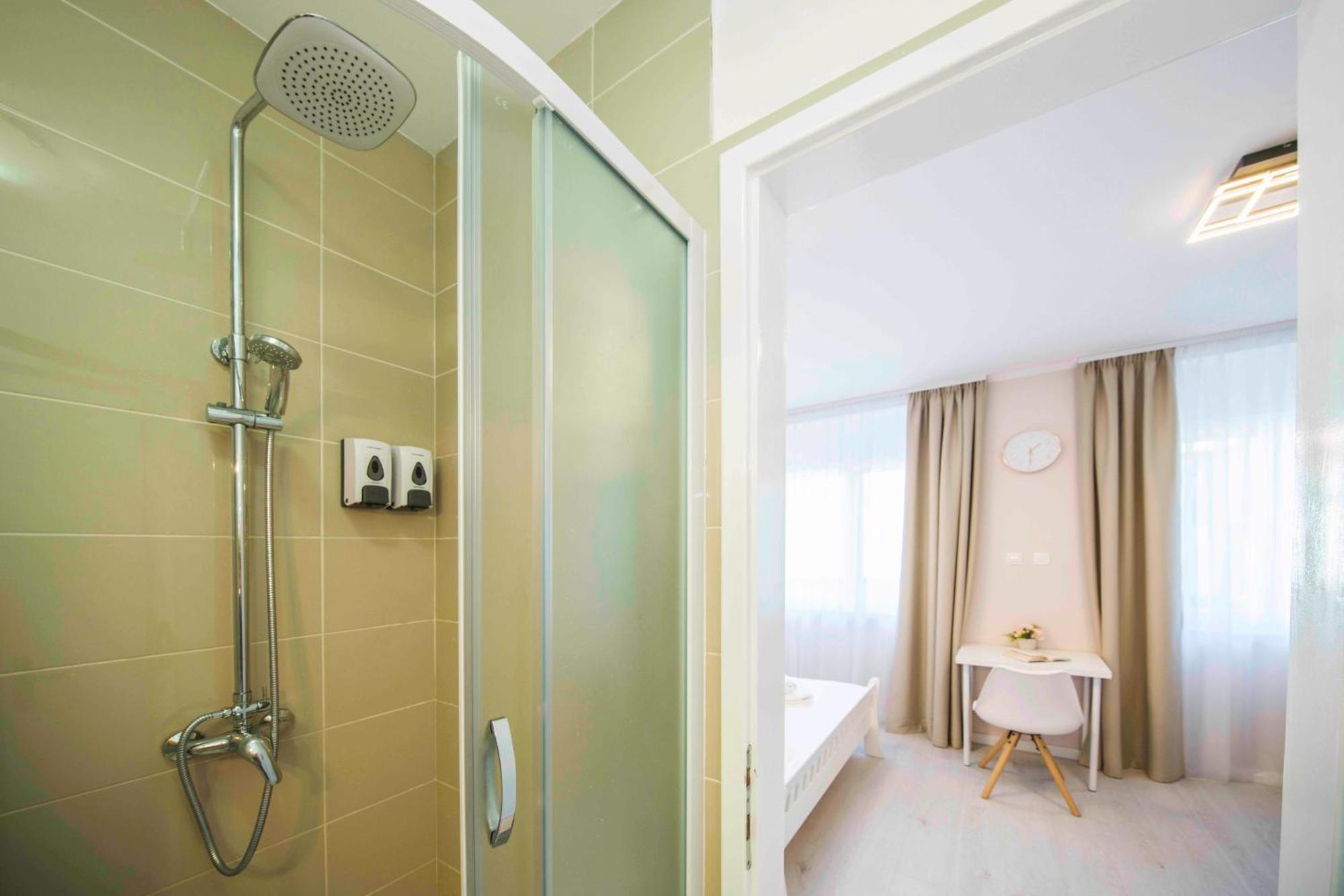 A-More Accommodation Spalato Esterno foto