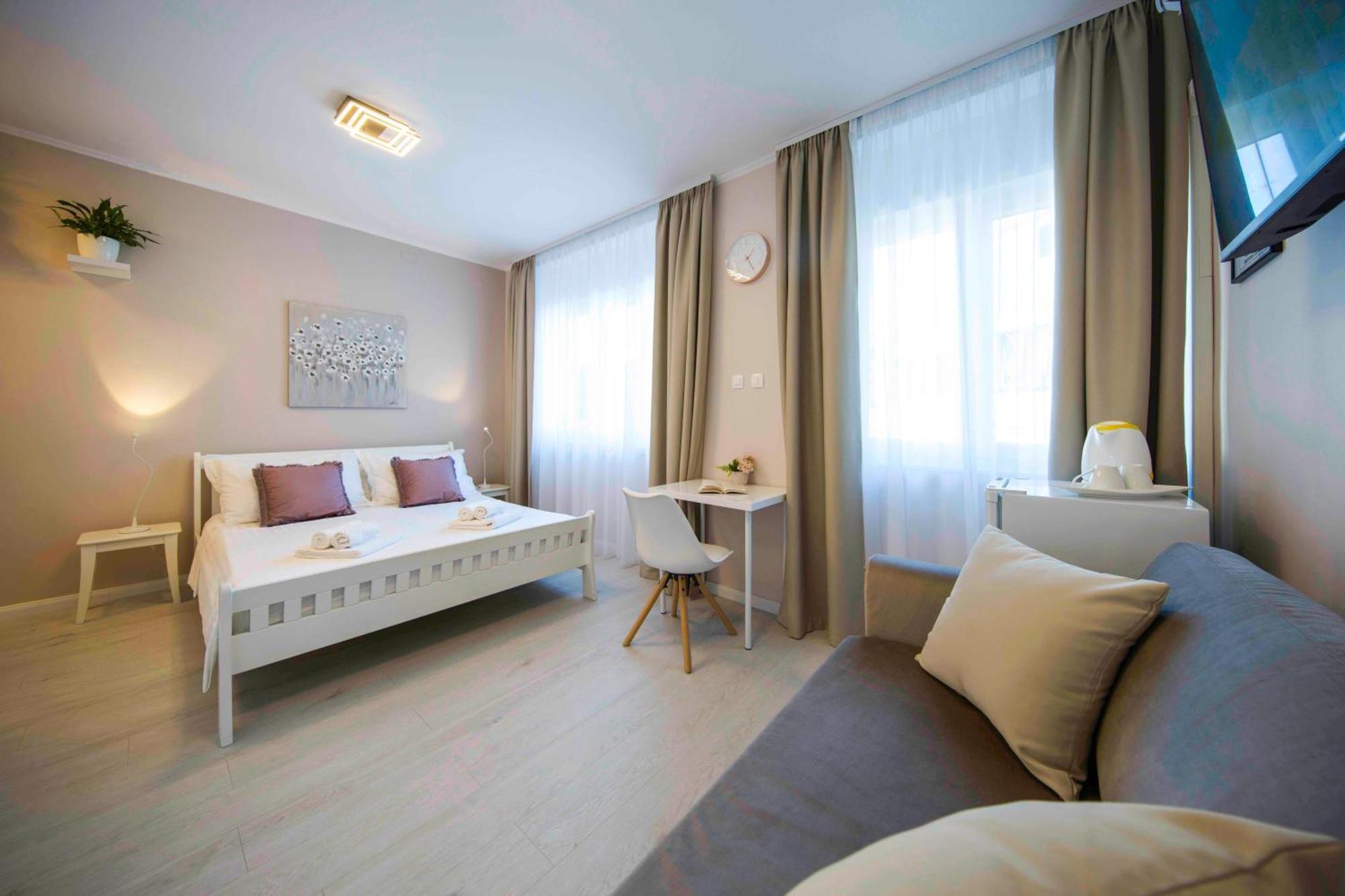 A-More Accommodation Spalato Esterno foto